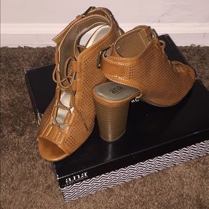 A.n.a a new approach heels
